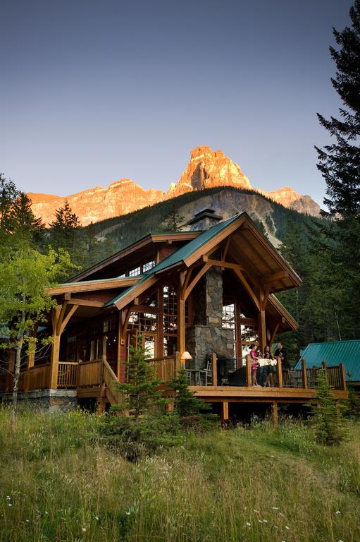 Cathedral Mountain Lodge Филд Екстериор снимка