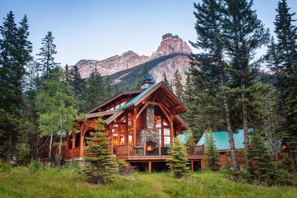 Cathedral Mountain Lodge Филд Екстериор снимка