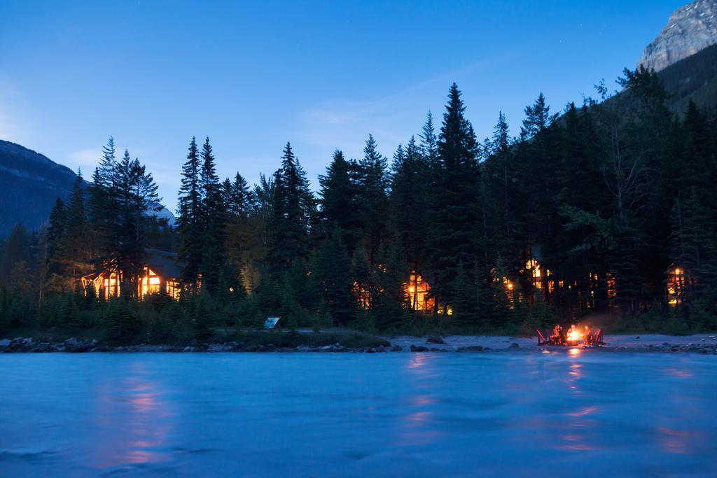 Cathedral Mountain Lodge Филд Екстериор снимка