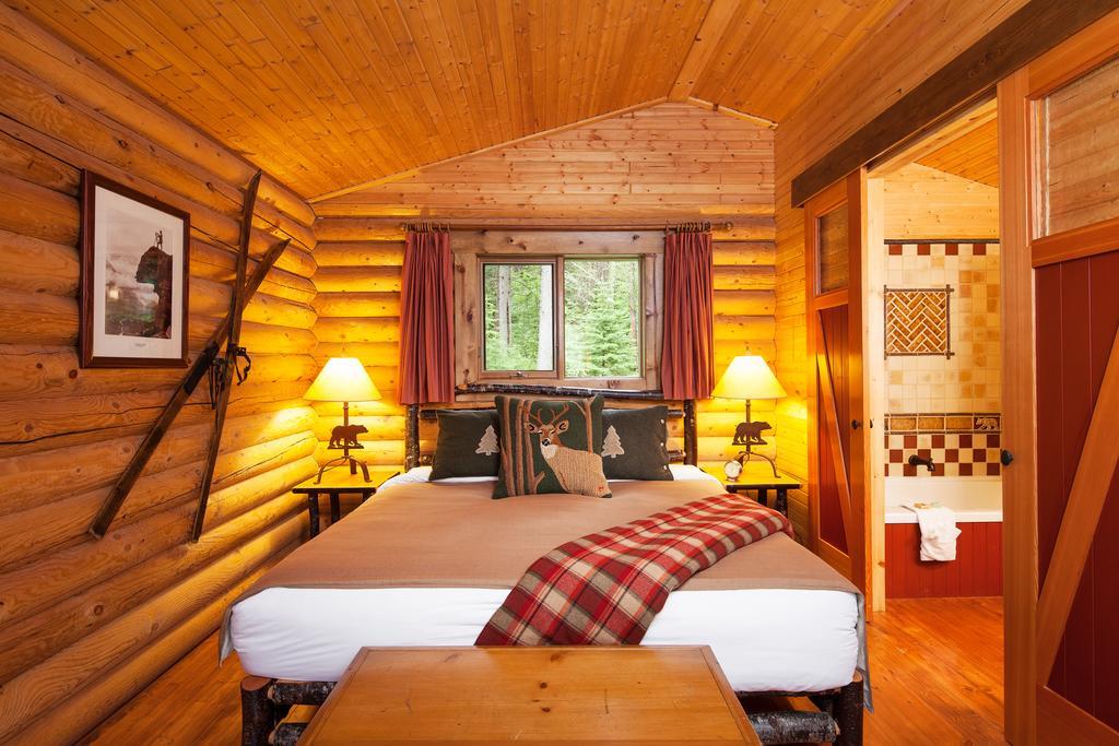 Cathedral Mountain Lodge Филд Екстериор снимка