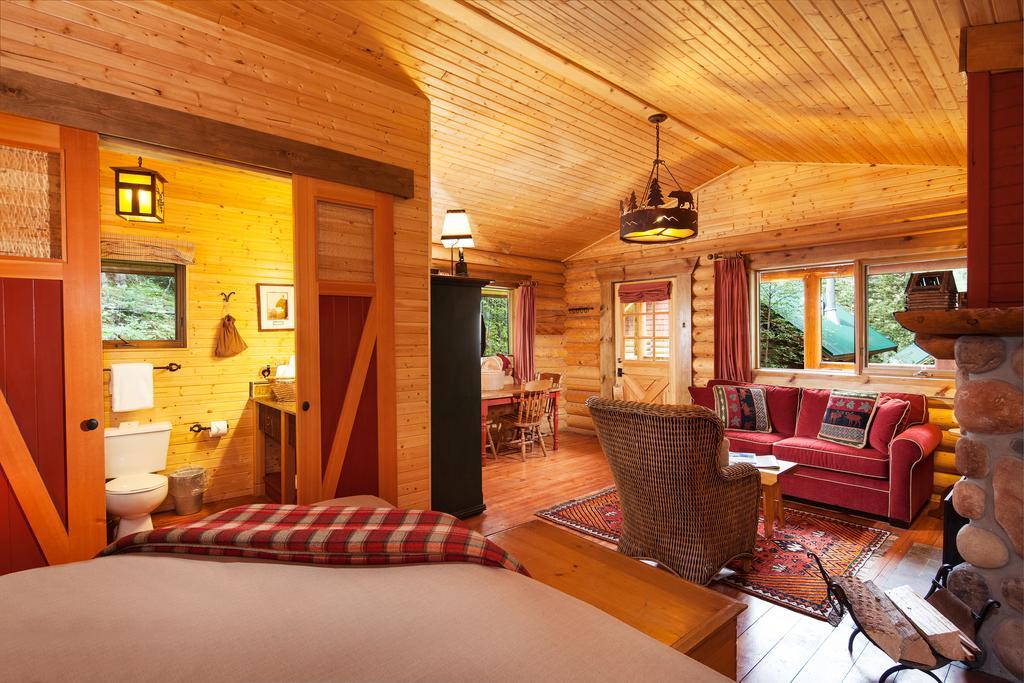 Cathedral Mountain Lodge Филд Екстериор снимка