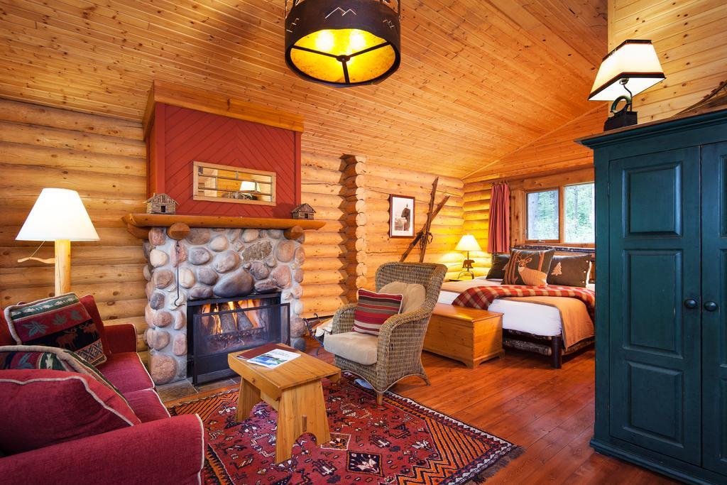 Cathedral Mountain Lodge Филд Екстериор снимка