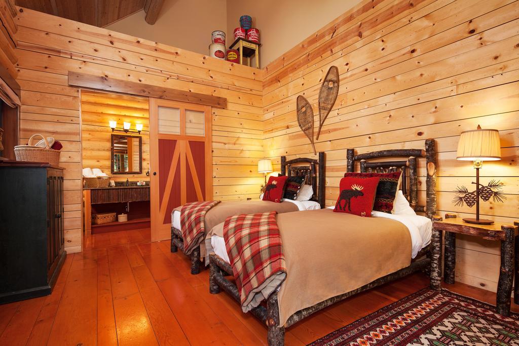 Cathedral Mountain Lodge Филд Екстериор снимка