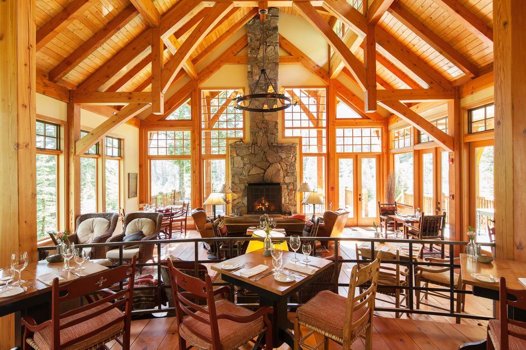 Cathedral Mountain Lodge Филд Екстериор снимка